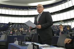 Poljska z Orbanom ob strani zaostruje spor z EU