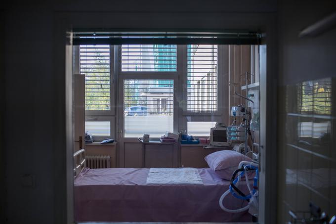 "Posebne postelje in oprema za transport bolnikov z debelostjo so pogosto na voljo le na specializiranih oddelkih," pravijo na NIJZ. | Foto: Matej Povše/ UKC Ljubljana