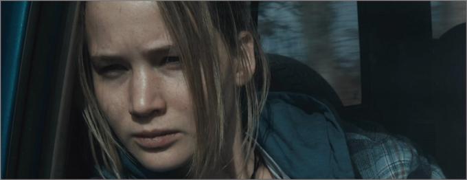 Napet in srhljiv naturalistični triler z nepozabno Jennifer Lawrence v vlogi dekleta, ki je pripravljeno tvegati življenje, da bi izvedelo resnico o usodi izginulega očeta. Štiri nominacije za oskarja, tudi za najboljši film in najboljšo glavno igralko. • V sredo, 17. 11., ob 21.45 na Cinemax.* │ Tudi na HBO OD/GO. | Foto: 