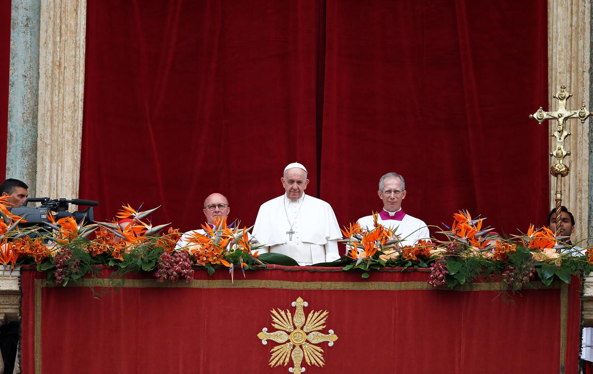 Papež Frančišek | Papež Frančišek je poudaril, da je z bolečino izvedel za napade na Šrilanki. | Foto Reuters
