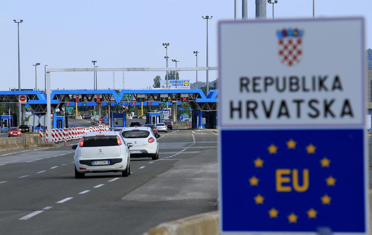 meja Hrvaška | Hitre teste je ob letališču Jožeta Pučnika Ljubljana mogoče opraviti še na mejnih prehodih Obrežje, Gruškovje, Metlika, Središče ob Dravi in Jelšane.  | Foto Reuters
