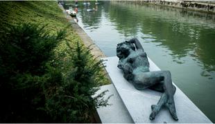 Ljubljana dobila kip Ekvorne, boginje Ljubljane in  Barja #foto