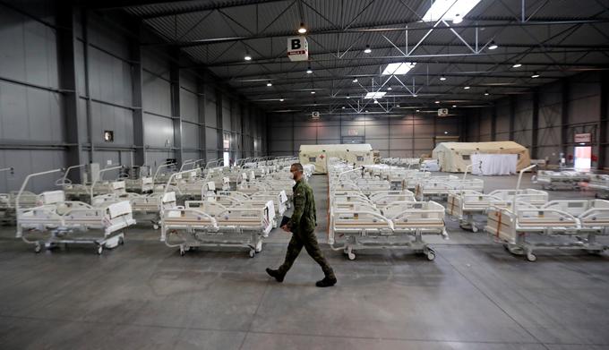 Razmere na Češkem se zaostrujejo. Oblasti so zato postavile začasne bolnišnice, kjer zdravijo bolnike. | Foto: Reuters