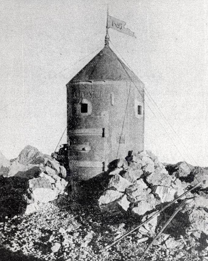 Izvirna podoba Aljaževega stolpa iz leta 1895. | Foto: Arhiv ZVKDS