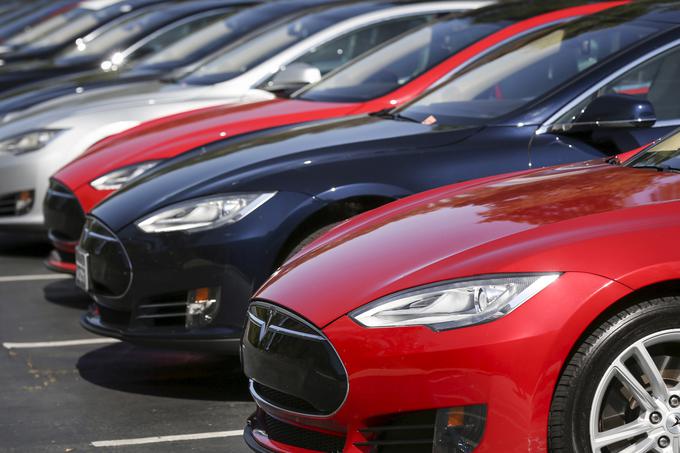 Med najbolj zaslužnimi za hitrejši razmah električnih avtomobilov je Tesla Motors, ki jih je do zdaj prodala (ozioma dobila prednaročila) že več sto tisoč. | Foto: Reuters