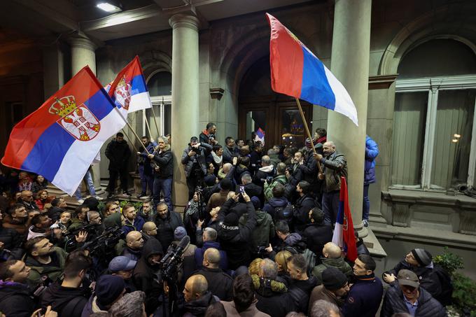 Poskus vdora v beograjsko mestno skupščino po letošnjih volitvah | Foto: Reuters