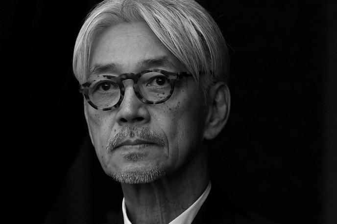 Ryuichi Sakamoto, ČB | "Jaz sem lovec," je Sakamoto nekoč povedal za agencijo dpa v New Yorku, kjer je dolga leta živel. "Lovim glasbo po vsem svetu," je dejal glasbenik, ki je s svojimi deli desetletja pisal glasbeno zgodovino. | Foto Reuters