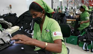 Četrtina okuženih v državi iz tovarne zaščitnih mask