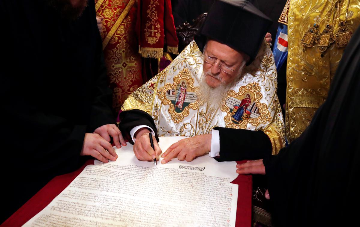 Ekumenski patriarh Bartolomej I. Ukrajina pravosavna cerkev | Dokument o samostojnosti cerkve so danes slovesno podpisali v Istanbulu. | Foto Reuters