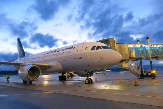 Brussels Airlines, letalo | Potnica je morala kupiti novo vozovnico, saj so ji povratno vozovnico ukinili. Uradno namreč ni bila na letalu, ker njenega vstopnega kupona niso registrirali. | Foto STA