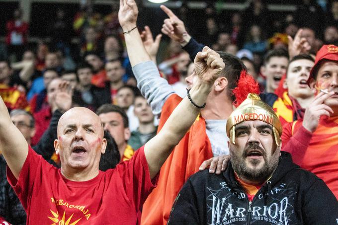 Makedonski navijači so spomladi proslavljali uspeh svoje reprezentance v Stožicah, ko se je tekma končala z 1:1. | Foto: Matic Ritonja/Sportida