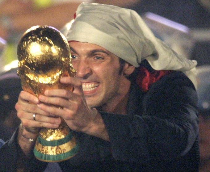 Leta 2006 je dosegel zgodovinski uspeh. Z Italijo je osvojil naslov svetovnega prvaka. | Foto: 