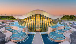 V Dubaju odprli najgloblji bazen na svetu #video