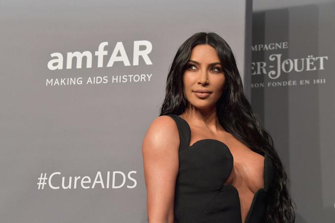 Sprašuje se še, zakaj zvezdniki, kot je Kim Kardashian, svojega glasu in vpliva ne uporabijo še za kaj drugega. | Foto: Getty Images