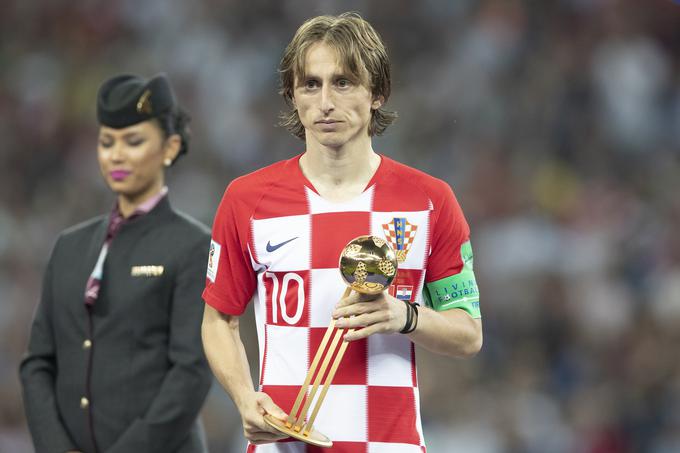 Hrvaški kapetan Luka Modrić je prejel nagrado za najboljšega nogometaša tekmovanja. | Foto: Getty Images