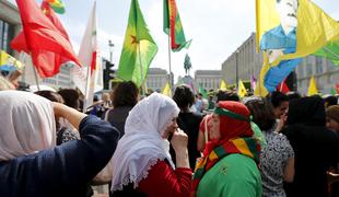 Zakaj se Turki bojujejo proti Kurdom in ne proti islamistom?