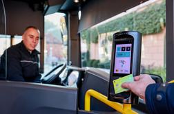 Potovanja z mestnimi in medkrajevnimi avtobusi LPP lahko od danes plačate tudi s plačilnimi karticami