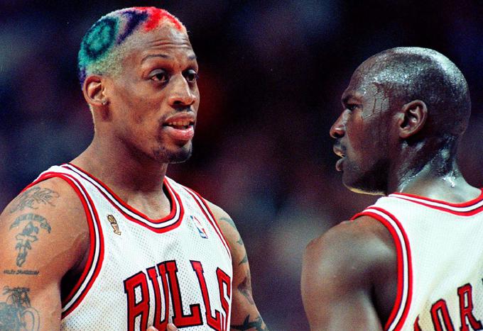 Dennis Rodman in Michael Jordan: skupaj do treh naslovov prvaka lige NBA. | Foto: Reuters