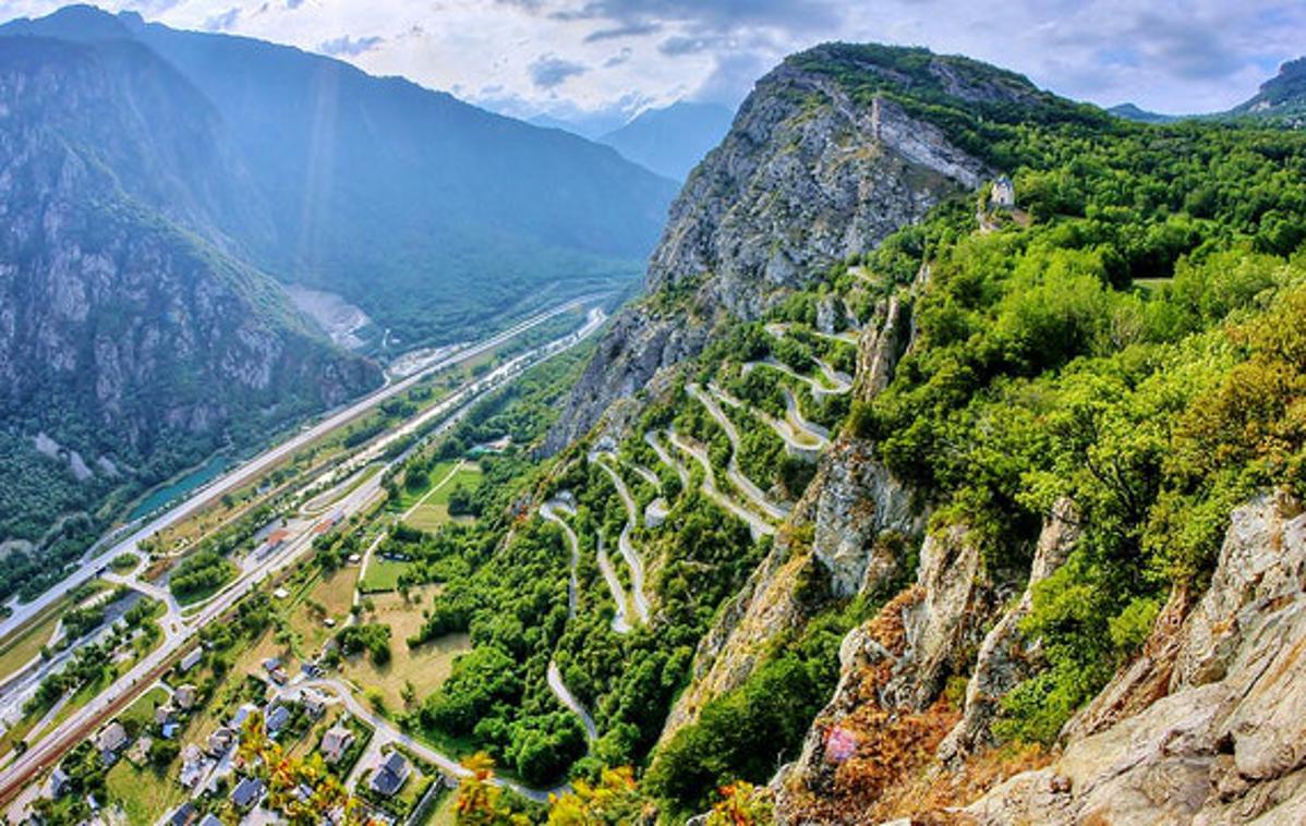 cesta Montvernier | Cesta se nahaja v dolini Maurienne, ki velja za pravo meko kolesarstva v Franciji. | Foto Wikimedia Commons