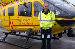Princ William kot reševalni pilot v boj proti koronavirusu #video