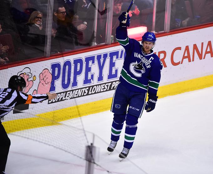 Henrik Sedin je vknjižil 999. točko v rednem delu lige NHL. | Foto: Reuters