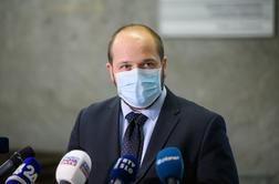 Slovenija bo začasno ustavila cepljenje z AstraZeneco
