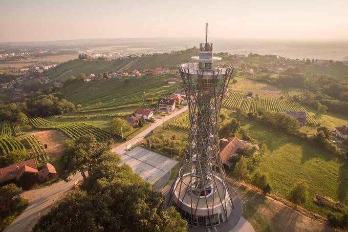 Povzpnite se na stolp Vinarium, najvišji razgledni stolp v Sloveniji, in uživajte v razgledu na območje štirih držav. | Foto: Sava Turizem