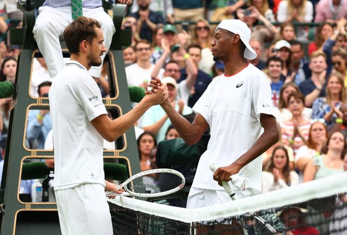 Rus Daniil Medvedjev se je prvič v karieri v Wimbledonu uvrstil med štiri najboljše. | Foto: Reuters