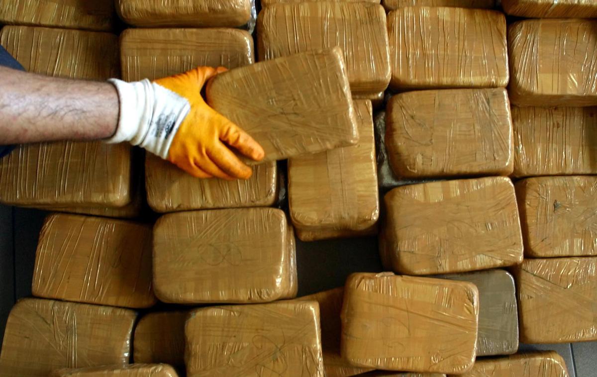 droga, heroin | Kriminalisti so ob prisotnosti uslužbencev Fursa in špediterja opravili podrobnejši pregled in ugotovili, da je bilo vreč s heroinom 25, skupna teža prepovedane droge pa 306 kilogramov.  | Foto Reuters