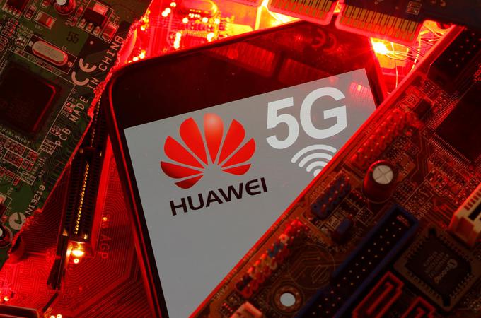 Omrežje 5G operaterja Deutsche Telekom je sicer zgrajeno tudi na Huaweievi opremi, a zgolj deli infrastrukture, ki niso kritičnega pomena za varnost omrežja. Deutsche Telekom je namreč lani sklenil, da tako imenovanega jedrnega omrežja ne bo gradil s komponentami kitajskih proizvajalcev.  | Foto: Reuters