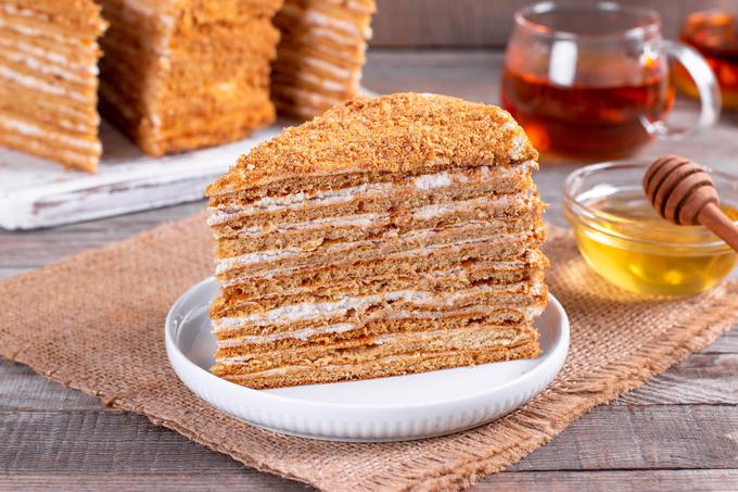 Medovik oziroma ruska medena torta je obveljala za najboljšo sladico na svetu. | Foto: Shutterstock