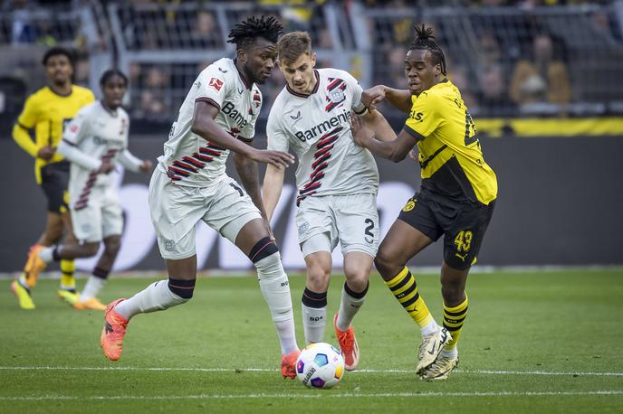 Borussia Dortmund - Bayer 04 Leverkusen | Bayer, ki si je že zagotovil naslov nemškega prvaka, je na gostovanju v Dortmundu v 97. minuti vknjižil točko in niz neporaženosti podaljšal na 45 tekem. | Foto Guliverimage