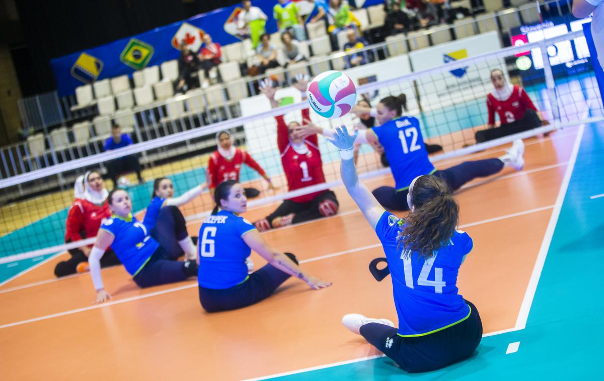 SP v odbojki sede: Slovenija - Iran | Slovenske odbojkarice so prvenstvo odprle z zmago proti Iranu in porazom proti Kanadi. | Foto World ParaVolley