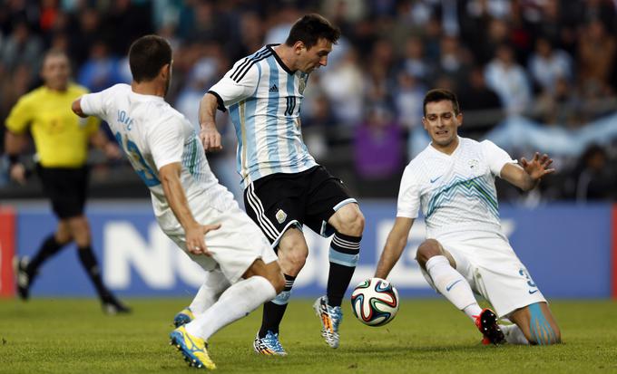 Handanović leta 2014 na prijateljski tekmi v Buenos Airesu proti Argentini z Lionelom Messijem ni igral. | Foto: Getty Images