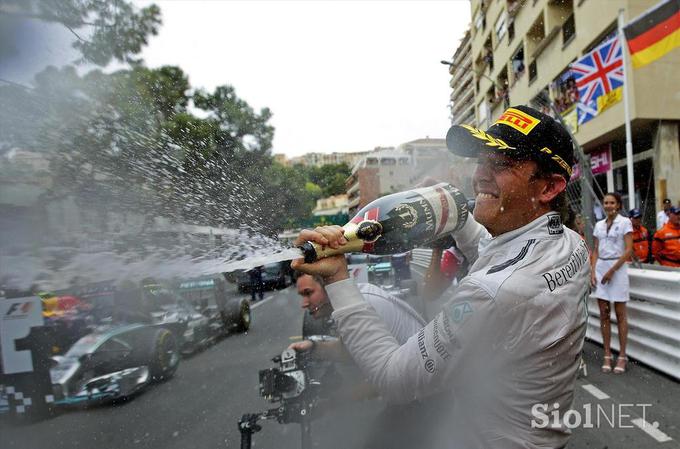 Takole proslavlja Lewis Hamilton. | Foto: Reuters