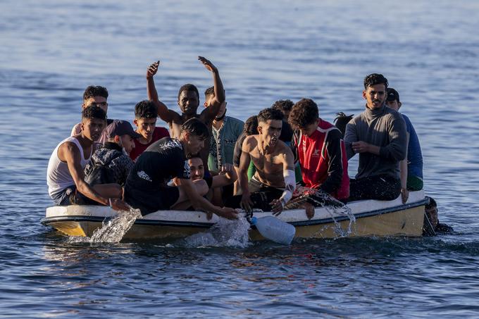 Magrebske države so tudi odskočna deska za nezakonite migracije proti Evropi. Pred tedni je Maroko dopustil, menda iz političnih razlogov, da je v špansko enklavo Ceuta vdrlo več tisoč nezakonitih migrantov, med njimi največ Maročanov. | Foto: Guliverimage/Vladimir Fedorenko