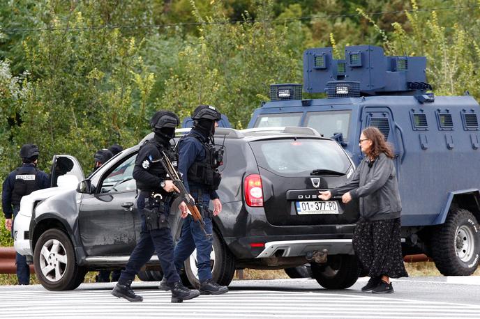Kosovo, policija | V nedeljskem napadu na policiste na severu Kosova so bili ubiti en policist in štirje napadalci, več je bilo prijetih. Zasegli so jim tudi ogromno količino orožja.  | Foto Reuters