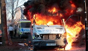 Zažiganje Korana: Kaos na Švedskem, ranjenih devet policistov