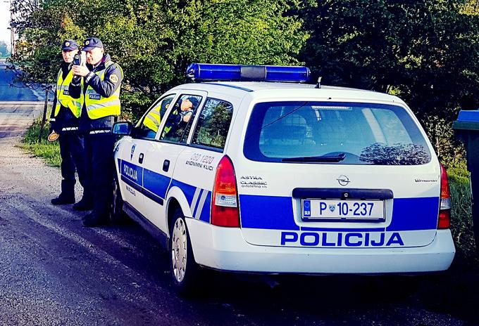 Čeprav policisti ali mestno redarstvo meritve hitrosti opravijo na zasebnem zemljišču, vas to ne bo rešilo plačila kazni. | Foto: Jure Gregorčič