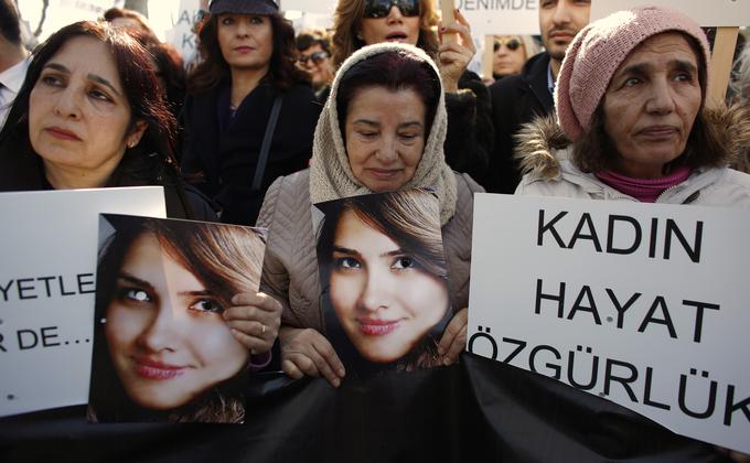 Po umoru študentke Özgecan Aslan so se po Turčiji vrstili protesti zaradi nasilja nad ženskami. | Foto: Reuters