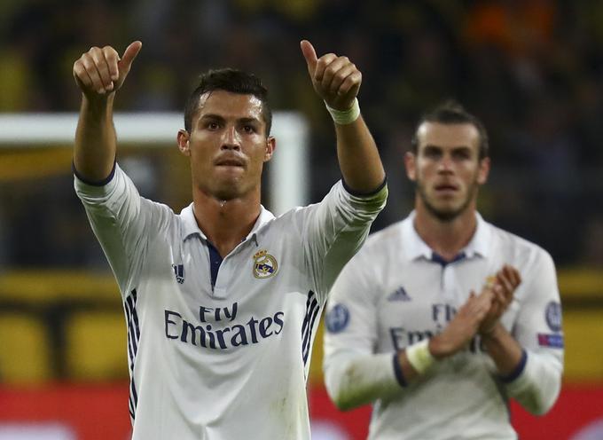 Cristiano Ronaldo je zabil 95. gol v ligi prvakov, ki ga je proslavil tudi z Zinedinom Zidanom. | Foto: Reuters