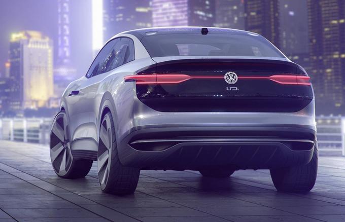 Volkswagnov električni crossover (na osnovi študije ID crozz) bo ključni model nemške znamke za dosego visokih ciljev na področju elektromobilnosti. Leta 2025 želijo letno prodati milijon električnih avtomobilov. | Foto: Volkswagen