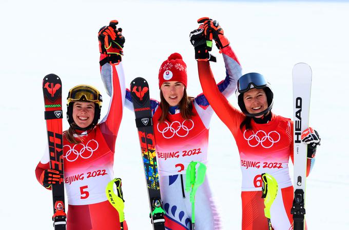 Petra Vlhova se je z osmega mesta po prvi vožnji zavihtela do naslova olimpijske prvakinje. | Foto: Reuters