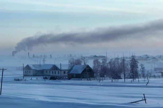Verhojansk, Sibirija, mraz, zima | V Verhojansku, Ojmjakonu in drugih krajih v sibirski regiji Jakutiji poleti sicer kar pogosto izmerijo temperature nad 30 stopinjami Celzija, a tako toplo kot v soboto ni tam bilo še nikoli, zaradi česar nekateri vremenoslovci že ugibajo, da gre za (pre)zgodnje pokazatelje učinkov globalnega segrevanja. | Foto Reuters
