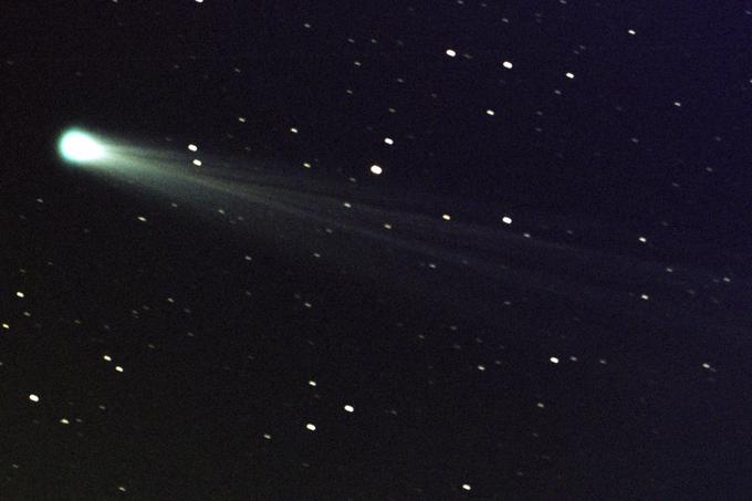 Binarni sistem asteroidov 2006 VW139/288P med svojim potovanjem okrog Sonca v pasu asteroidov, katerega glavnina je med Marsom in Jupitrom, zelo spominja na komet, na primer tale ISON, ki ga je ameriška vesoljska agencija Nasa fotografirala leta 2013.  | Foto: Reuters