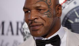 Tyson se vrača v boks