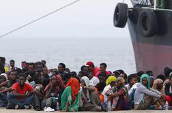 Pred obalo Libije utonilo do 40 migrantov