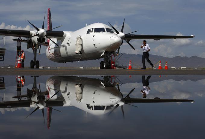 VLM Airlines ima po zadnjih podatkih v lasti 11 letal znamke fokker 50. | Foto: Reuters