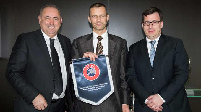 V začetku meseca je v Nyonu sprejel delegacijo Nogometne zveze Slovenije, ki sta jo sestavljala predsednik Radenko Mijatović in generalni sekretar v odhodu Aleš Zavrl. | Foto: Uefa