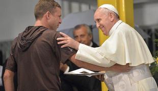 Papež preprodajalce mamil označil za trgovce s smrtjo